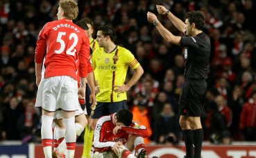 Фабрегас ще пропусне следващия мач с Барса