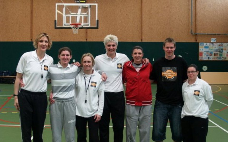 Ангелова, Брънзова и Цекова осъществиха детски баскетболен камп във Франция