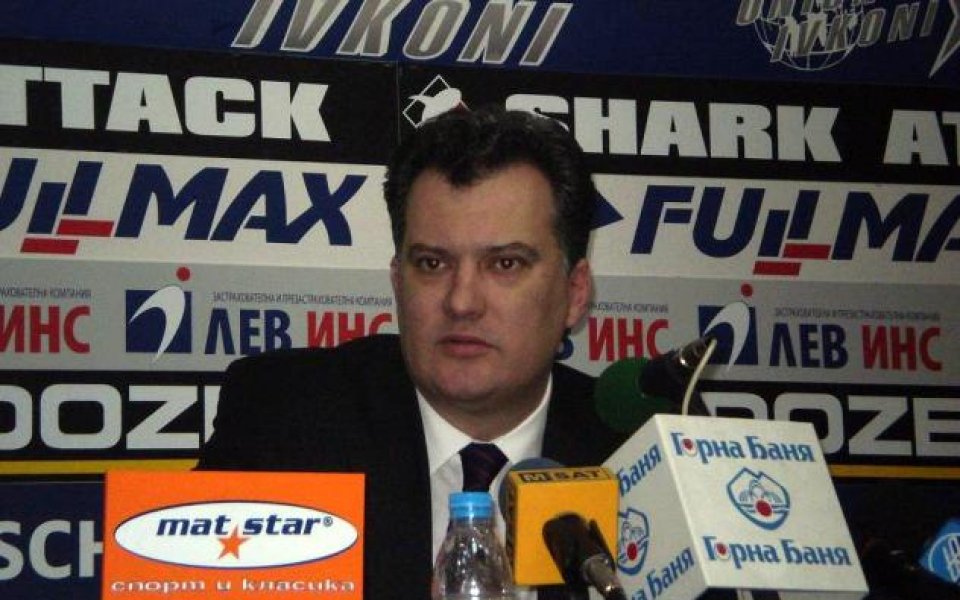 Михов отказа да говори за финанси, чака подкрепата на държавата за Евро 2015