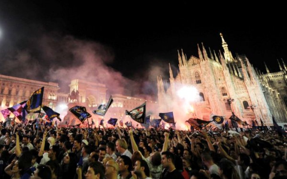 Моуриньо пропусна празненствата на „Сан Сиро”, хиляди посрещнаха Интер