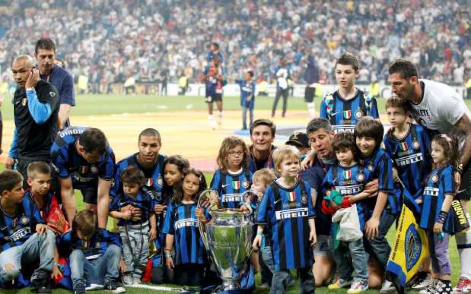 СНИМКИ: Бебетата на Интер с почетна обиколка на стадиона