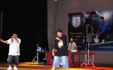 Хип-хоп група посвети песен на Черноморец