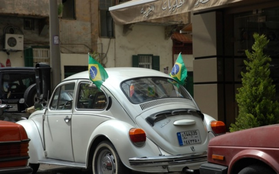 Знамената по колите! Нова мания по световното влуди Ливан