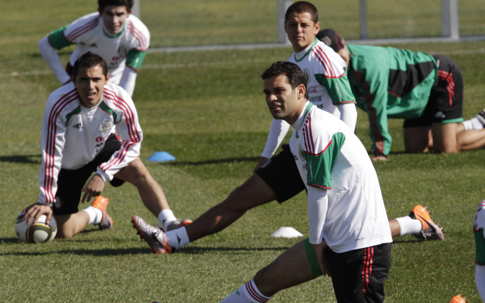 Седем играчи на Мексико тренираха отделно от основната група