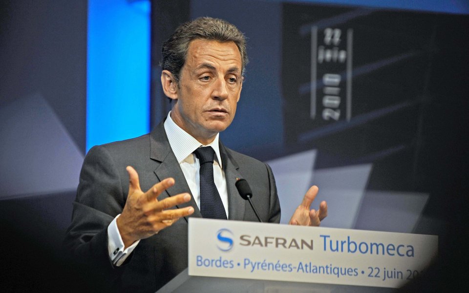 Саркози се среща с правителството заради провала на 