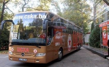 ЕКШЪН: Яки момчета свалиха деца от рейса на ЦСКА