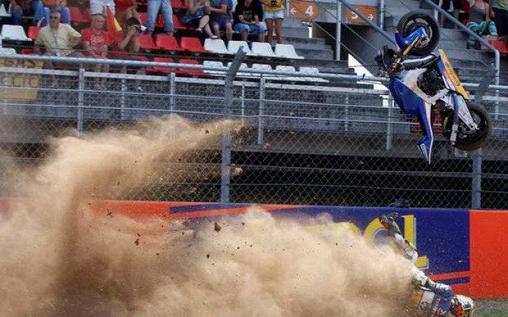 СНИМКИ: Страшна катастрофа в клас Мото 2