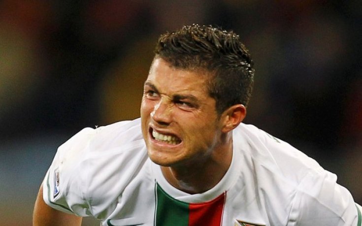 Роналдо вади жестока сума за жената, родила детето му