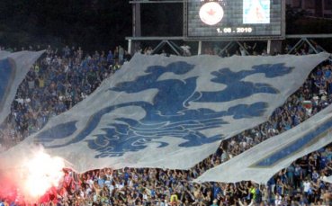 СНИМКИ: Сините обърнаха лъва в хореографията, хора не достигнаха на червените за тяхната