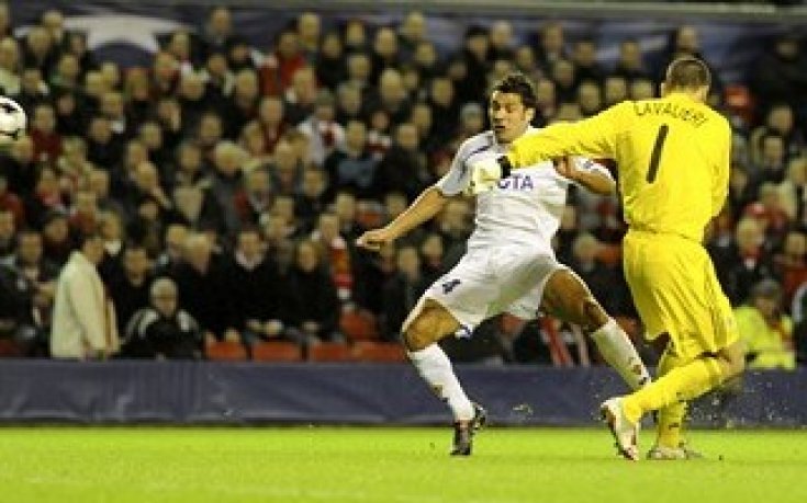 Съпругата на играч на Ливърпул обича да се снима гола