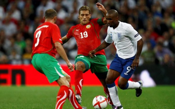 Легенда на Арсенал прогнозира хеттрика на Дефоу срещу България