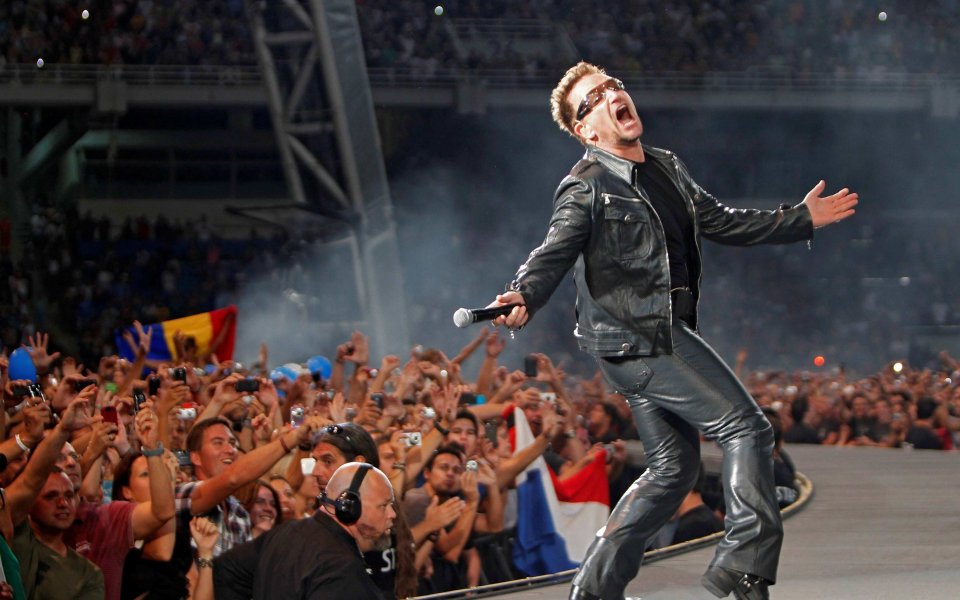 U2 разлюляха „Ататюрк” в Истанбул