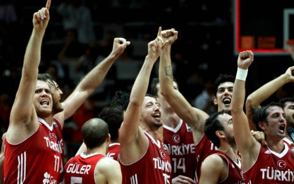 Турция тръпне в очакване на големия финал в Истанбул