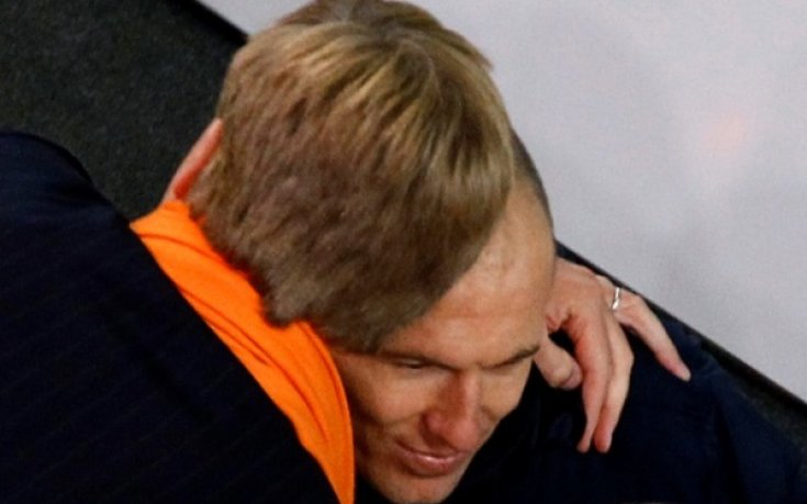 Байерн  и Холандският футболен съюз обсъждат контузията на Робен