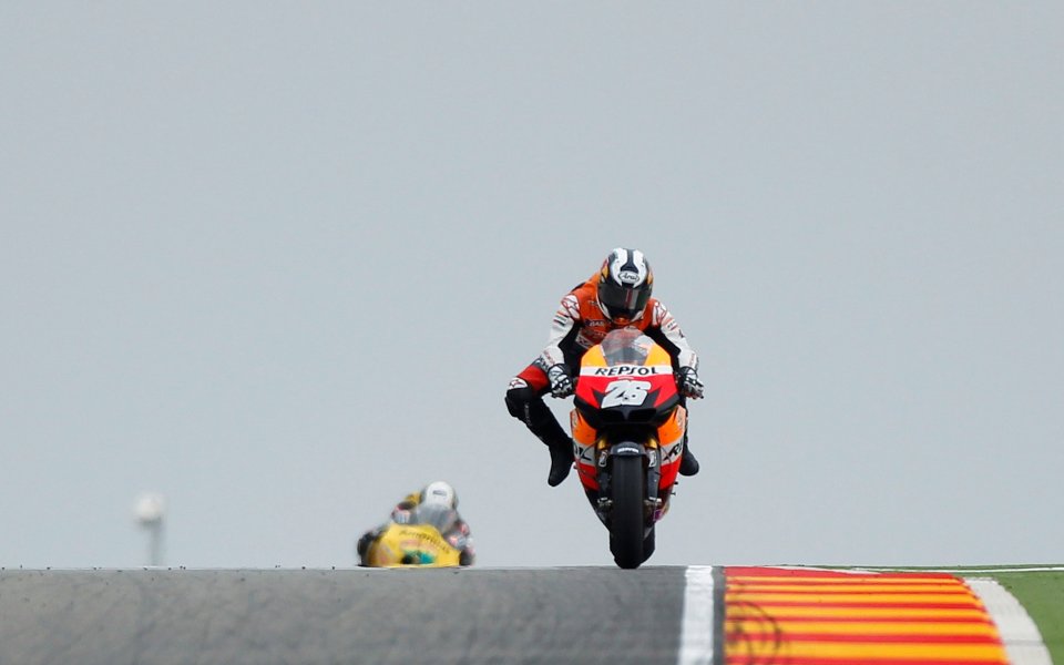 Педроса и Стоунър най-добри на първите две тренировки