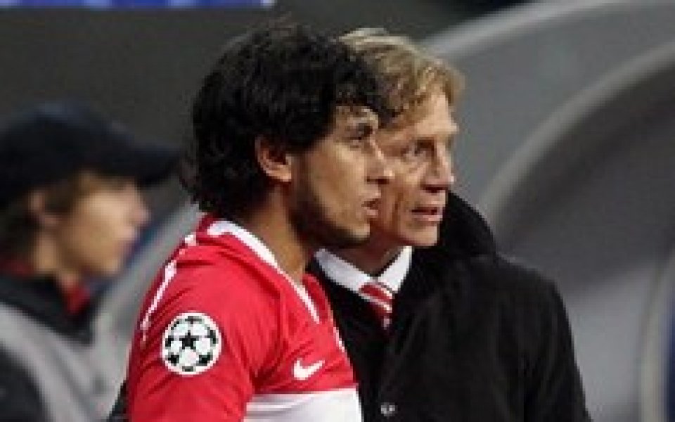 Целиха с камъни автобуса на Спартак