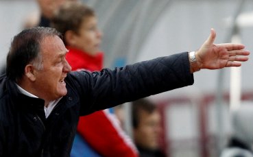 Адвокаат пази футболистите си от журналистите