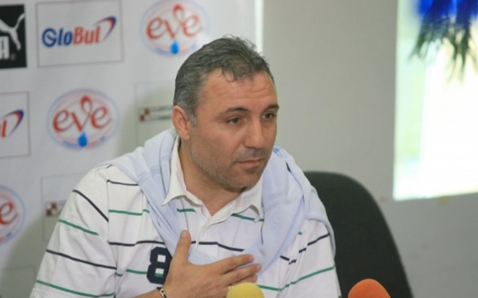 Стоичков започва работа в Барселона