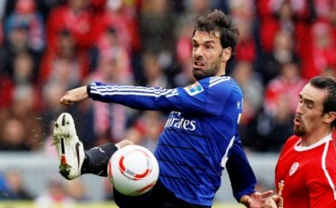 Нистелрой аут за месец