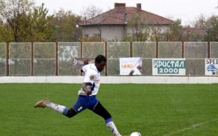 Камерунец, висок 190 см, на проби в Левски