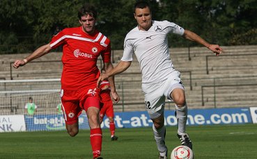 Виктор Генев игра цял мач за Петролул при загуба в Румъния