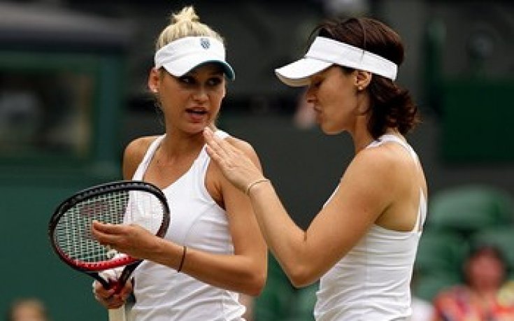 Хубавата Мартина си хвана младо гадже