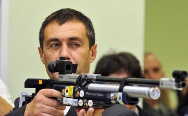 Министър Нейков откри ново стрелбище в спортен комплекс “Диана”