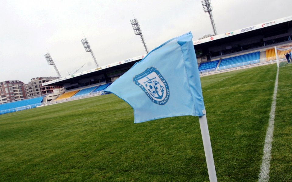 Ясен теренът за Нефтохимик – Ботев