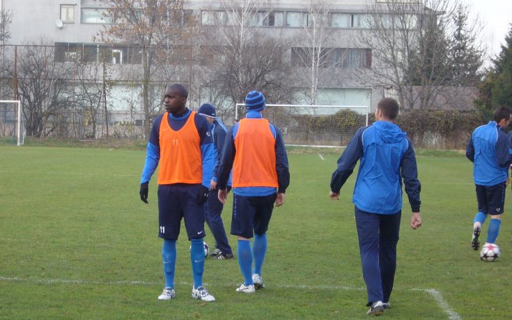 Новият французин в Левски е роден в Париж, играл е предимно в Лига 2