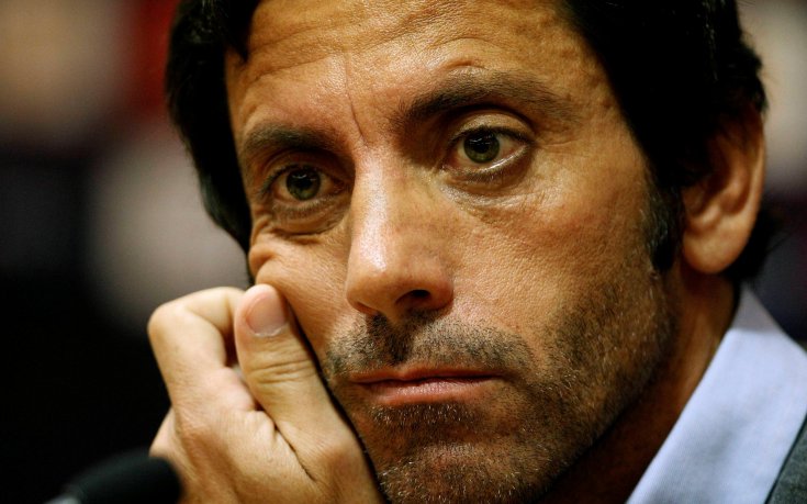 ВИДЕО: Кике Санчес Флорес полудя край тъча, наказват го