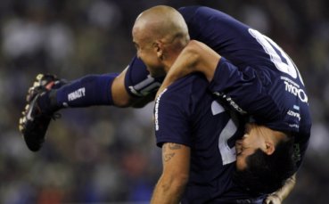 Велес Сарсфийлд остава в битката за титлата в Аржентина