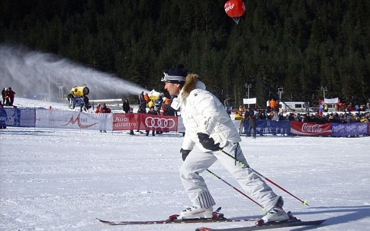 Банско откри новия ски сезон с изкуствен сняг