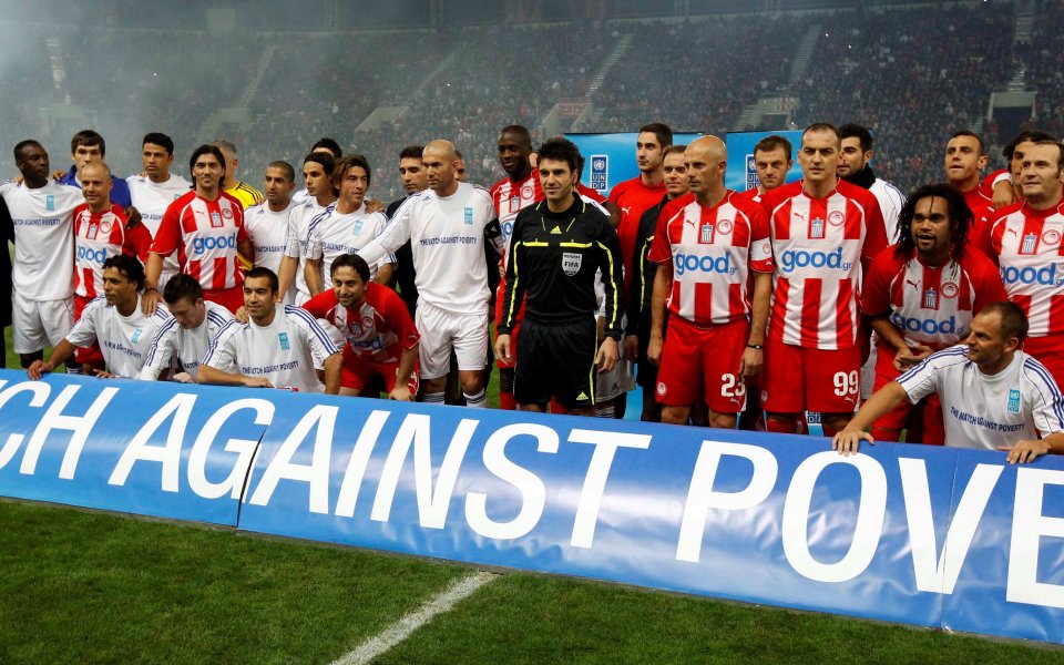 Зидан и световни звезди играха благотворителен мач в Гърция