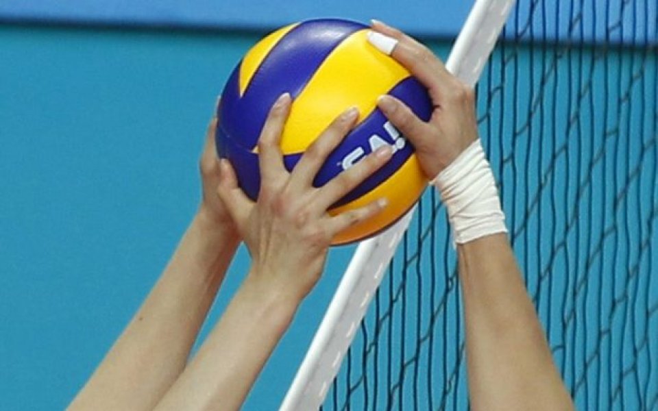 Проблеми за волейболни националки, държат ги в самолет