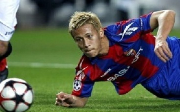 Ливърпул взима Хонда за 15 милиона паунда