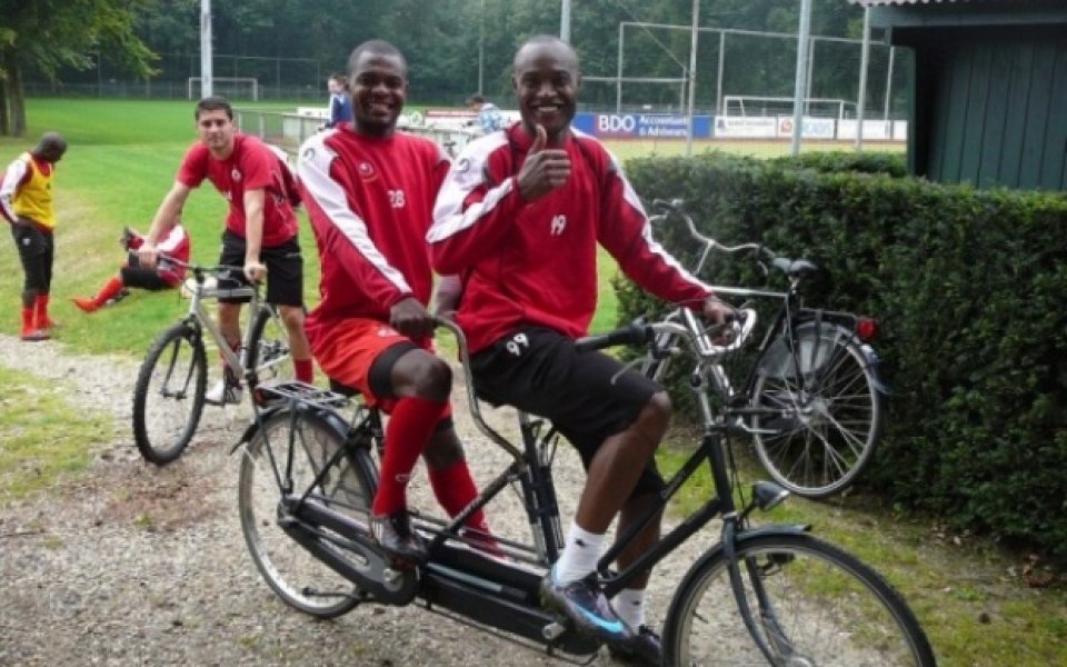 Футболистите на ЦСКА се качват на колела