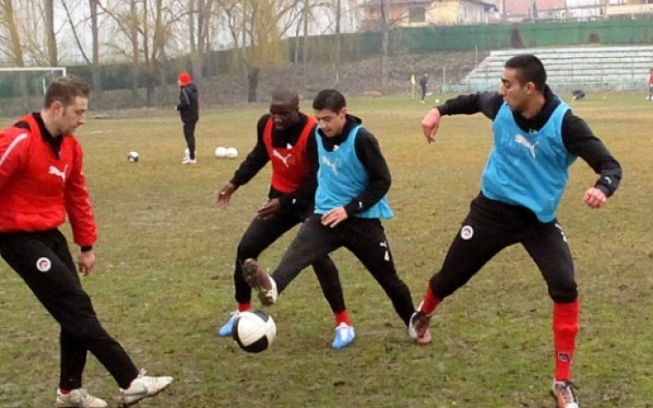 Двама нападатели идват в Локо Сф в Турция