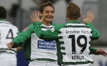 Караславов игра цял мач при равенство на Гройтер Фюрт