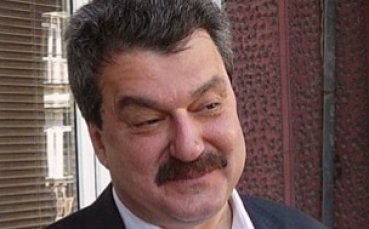 Тодор Батков използва хубавото време за ски