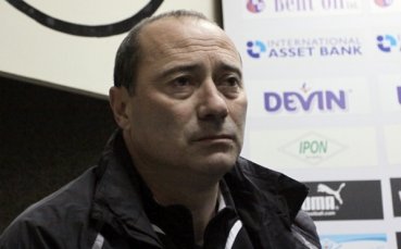 Централен защитник на проби в Славия