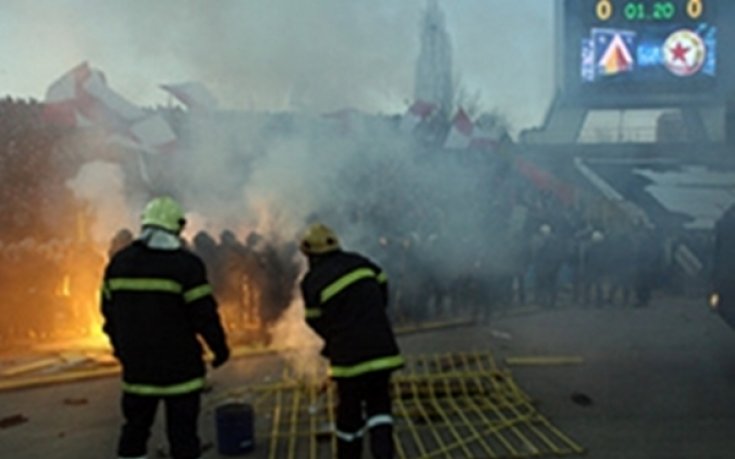 Полицията: Нямахме друг избор, замеряха ни с железа и бетонни парчета