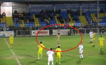 ВИДЕО: Футболист от Англия бе изгонен от игра заради имитатор на Борат