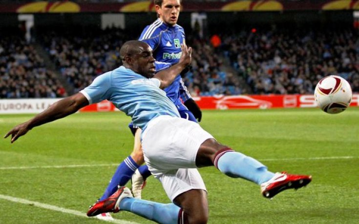 Майка Ричардс се контузи при бой на Англия над Дания