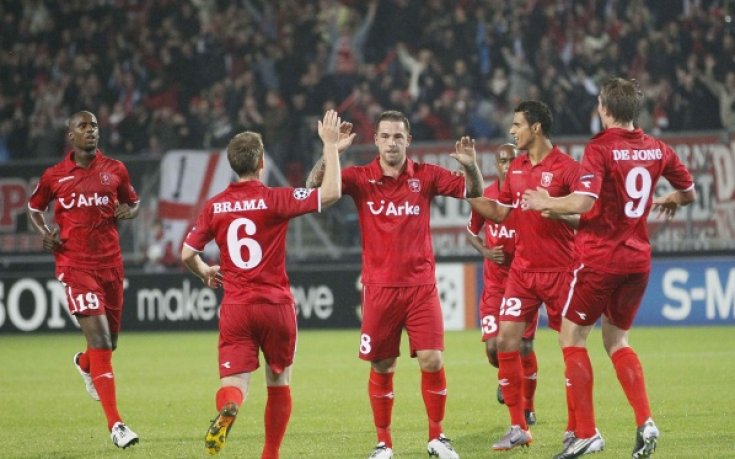 Аякс привлече халф на Твенте