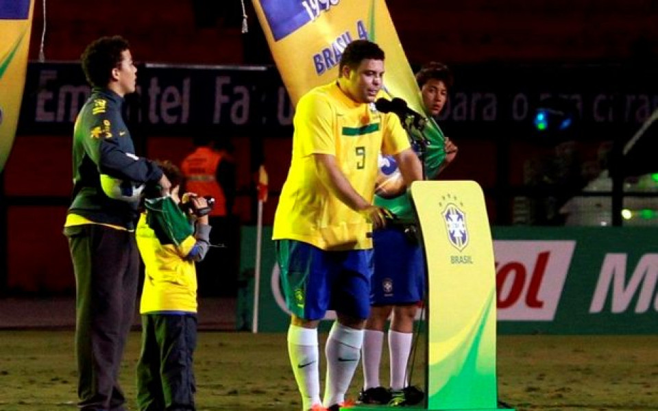 СНИМКИ: Роналдо получи целувка и истинска подкрепа от синовете си