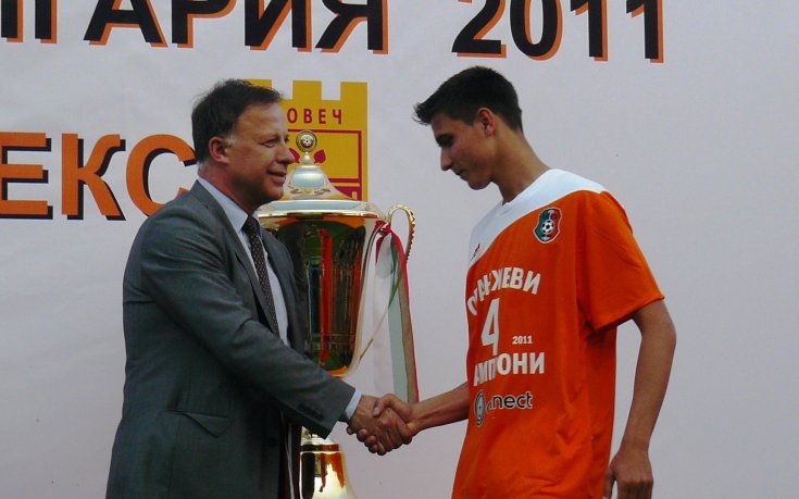 Литекс преотстъпва трима на Ботев Враца