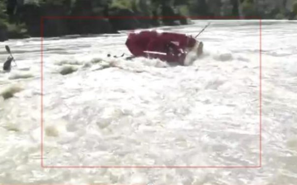ВИДЕО: Шакира едва не удави Пике в река
