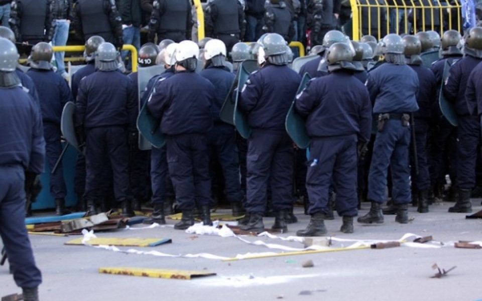 Полицията в Пловдив на крак преди Ботев - Левски