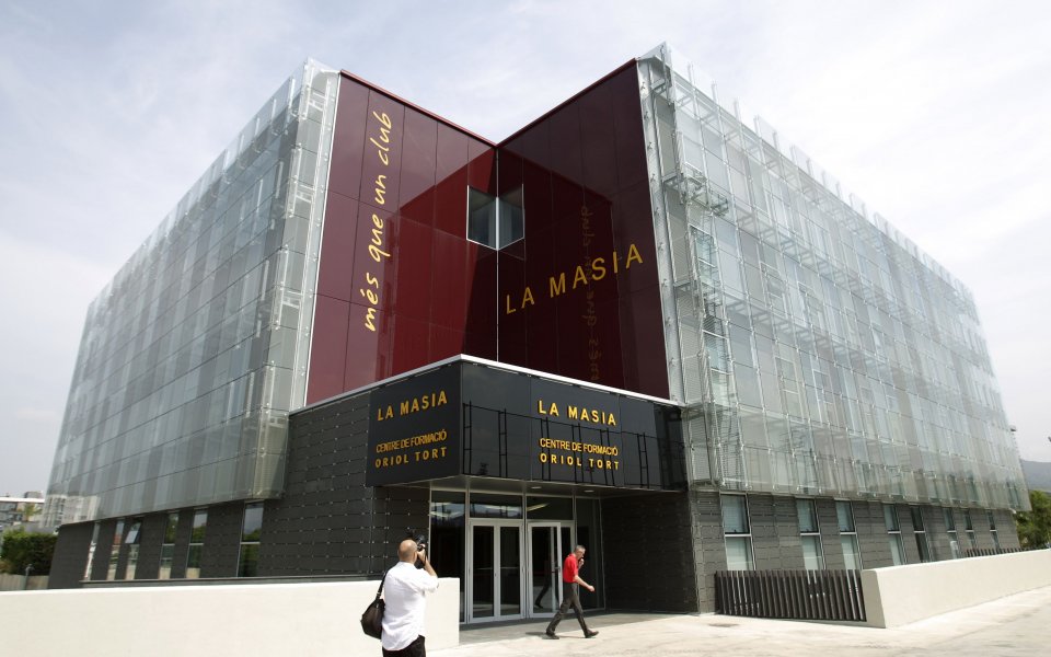 СНИМКИ: Барса вложи 11 милиона в своята нова школа