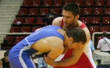 Курамагомедов спря Ангелов на 1/2-финала